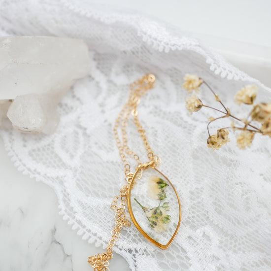 Tiny Babys Breath Necklace, Real flower necklace, Pressed flower jewelry, Bridal flower necklace, Botanical jewelry, gypsophila necklace