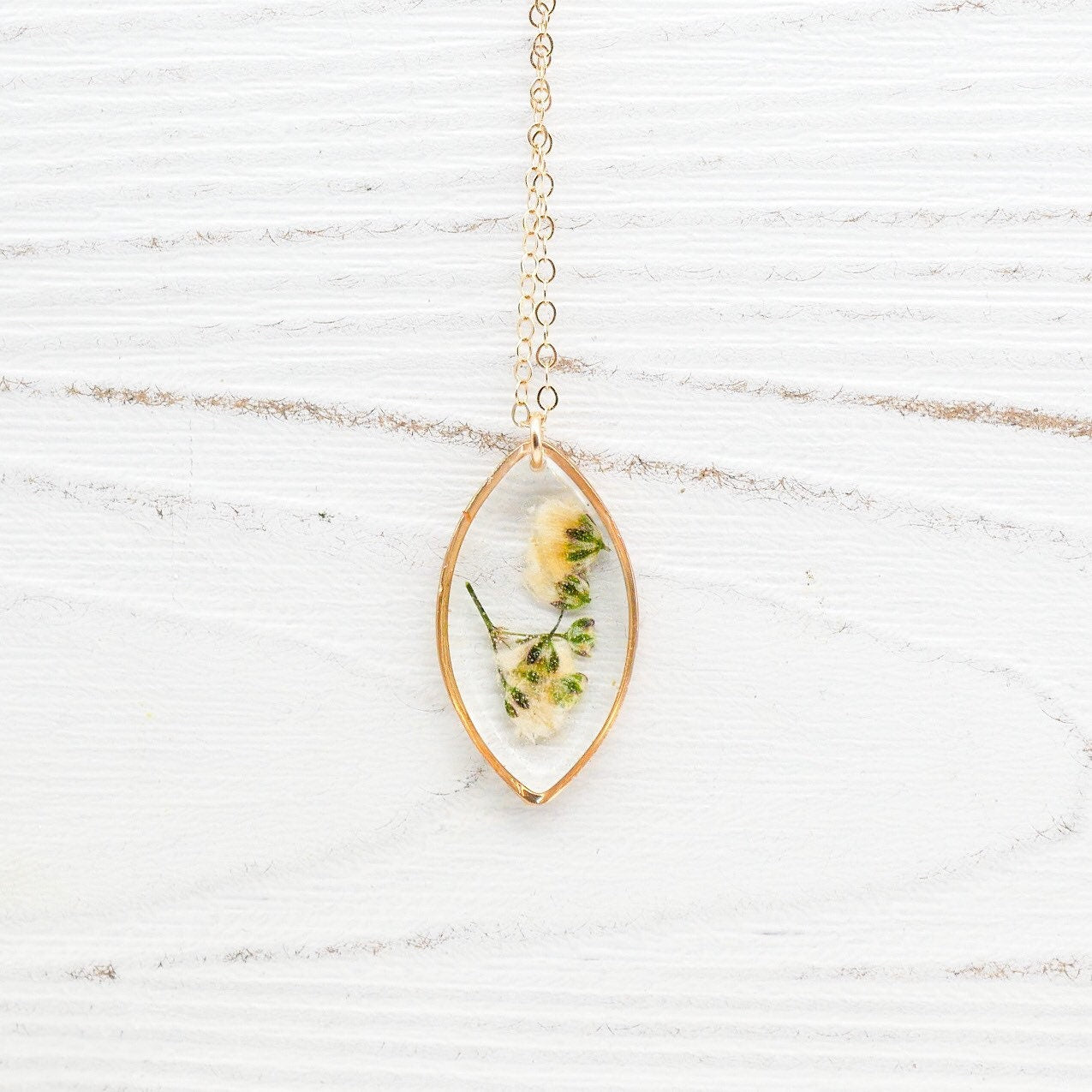 Tiny Babys Breath Necklace, Real flower necklace, Pressed flower jewelry, Bridal flower necklace, Botanical jewelry, gypsophila necklace