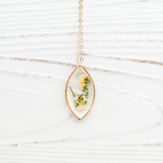 Tiny Babys Breath Necklace, Real flower necklace, Pressed flower jewelry, Bridal flower necklace, Botanical jewelry, gypsophila necklace