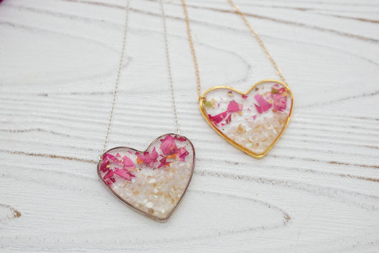 Real rose petal heart necklace, Freshwater pearl necklace, Pressed flower jewelry, botanical heart necklace, Real pearl heart necklace
