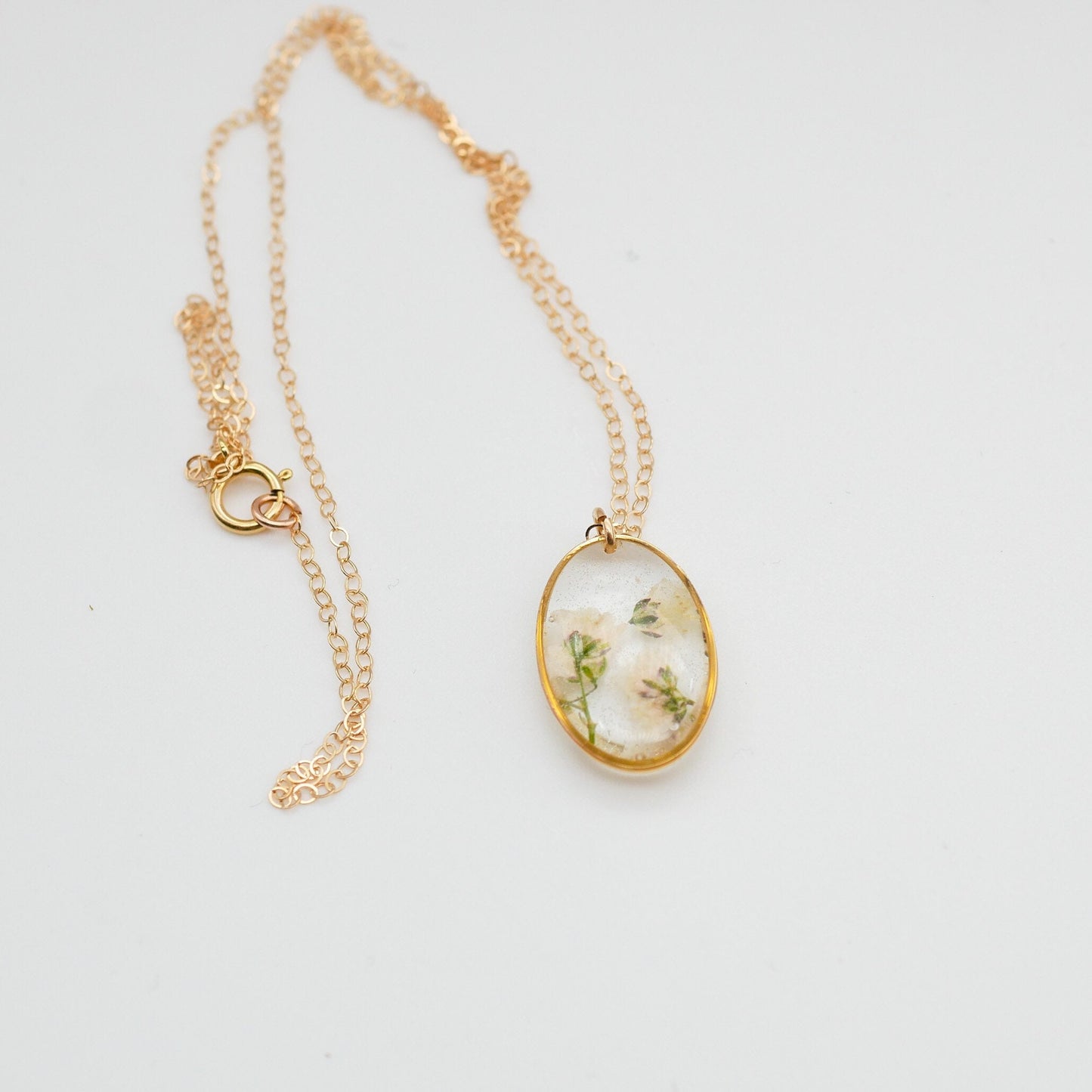 Tiny Oval baby’s breath Necklace, Real flower jewelry, Pressed flower necklace, Tiny terrarium jewelry, Garden gift, botanical necklace