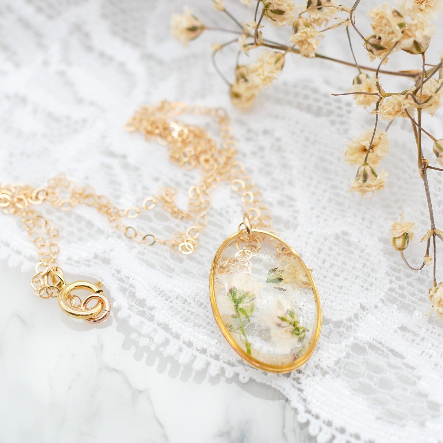 Tiny Oval baby’s breath Necklace, Real flower jewelry, Pressed flower necklace, Tiny terrarium jewelry, Garden gift, botanical necklace