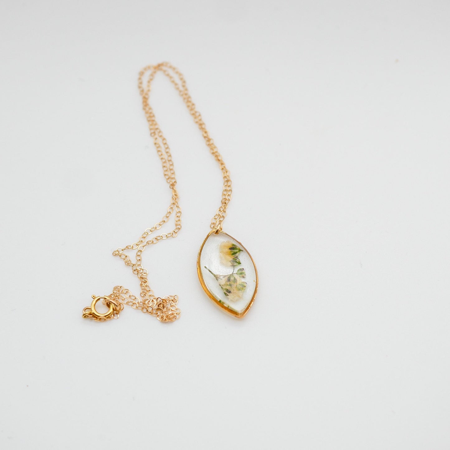 Tiny Babys Breath Necklace, Real flower necklace, Pressed flower jewelry, Bridal flower necklace, Botanical jewelry, gypsophila necklace