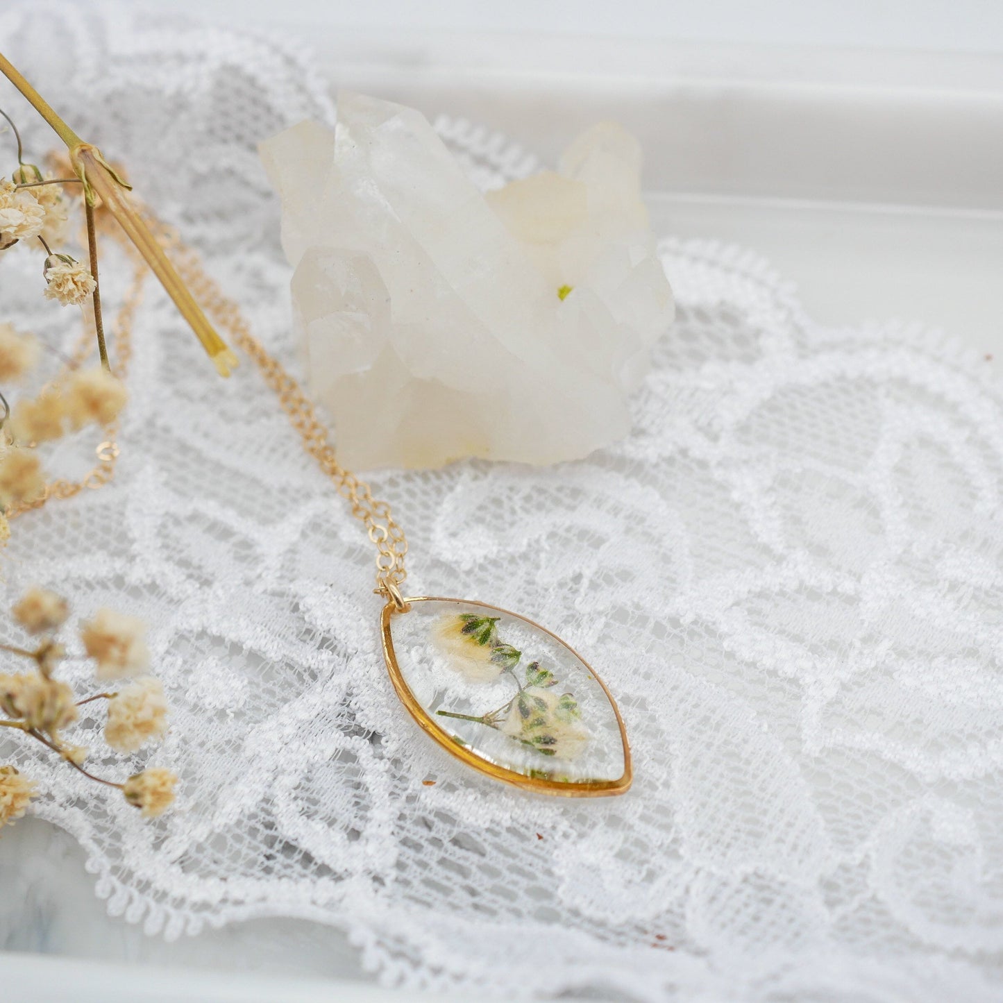 Tiny Babys Breath Necklace, Real flower necklace, Pressed flower jewelry, Bridal flower necklace, Botanical jewelry, gypsophila necklace