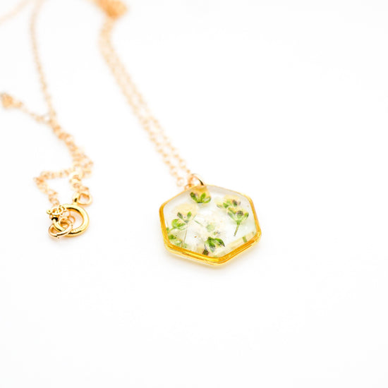 Tiny Babys Breath hexagon Necklace, Real flowers necklace, Pressed flower jewelry, Bridal flower necklace, Terrarium jewelry
