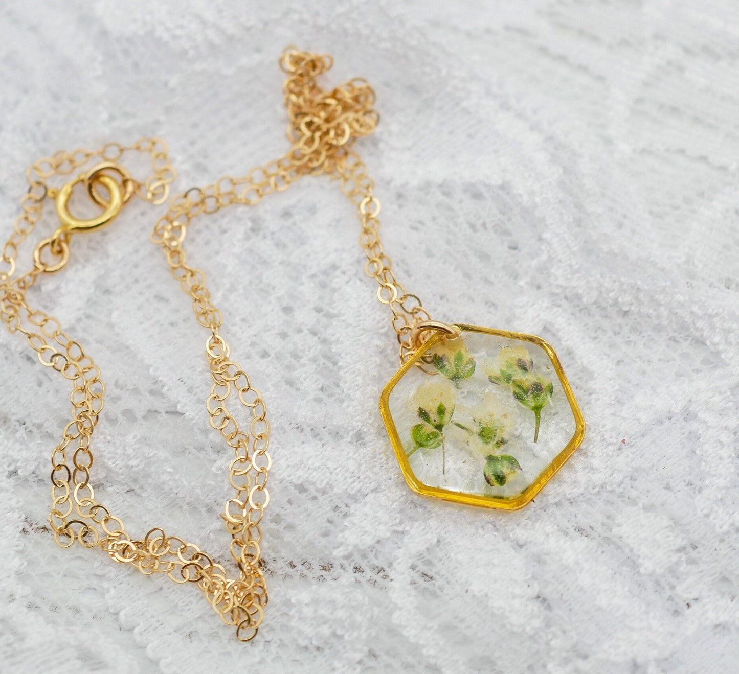 Tiny Babys Breath hexagon Necklace, Real flowers necklace, Pressed flower jewelry, Bridal flower necklace, Terrarium jewelry