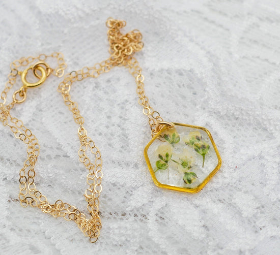 Tiny Babys Breath hexagon Necklace, Real flowers necklace, Pressed flower jewelry, Bridal flower necklace, Terrarium jewelry