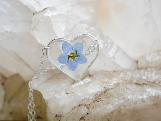 Forget me not heart necklace, gold heart jewelry, pressed flower heart necklace, dainty flower necklace, memorial flower jewelry, sterling