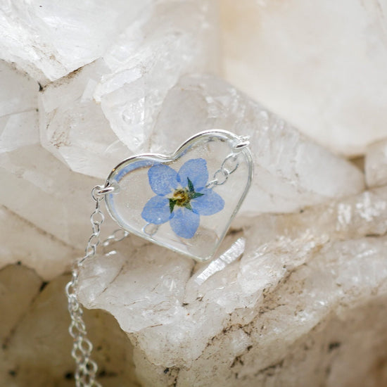 Forget me not heart necklace, gold heart jewelry, pressed flower heart necklace, dainty flower necklace, memorial flower jewelry, sterling