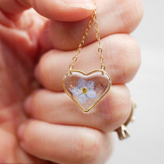 Forget me not heart necklace, gold heart jewelry, pressed flower heart necklace, dainty flower necklace, memorial flower jewelry, sterling