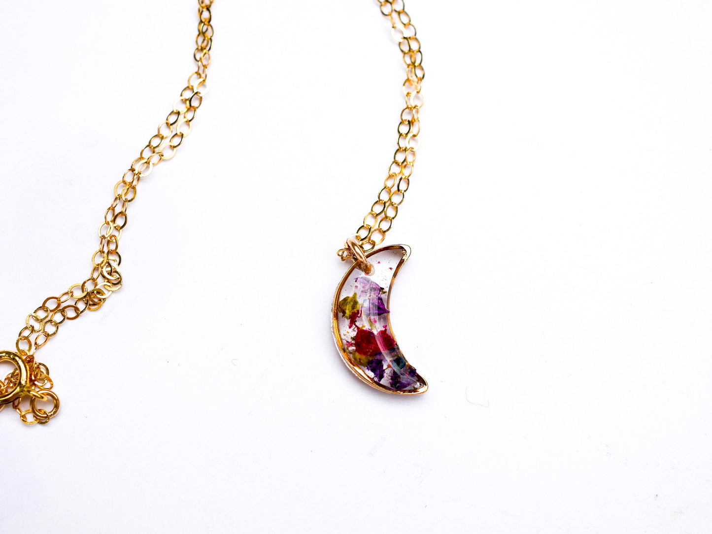 Tiny pressed flower crescent moon necklace, dainty flower jewelry, real flower jewelry, pressed flower necklace, dainty moon necklace