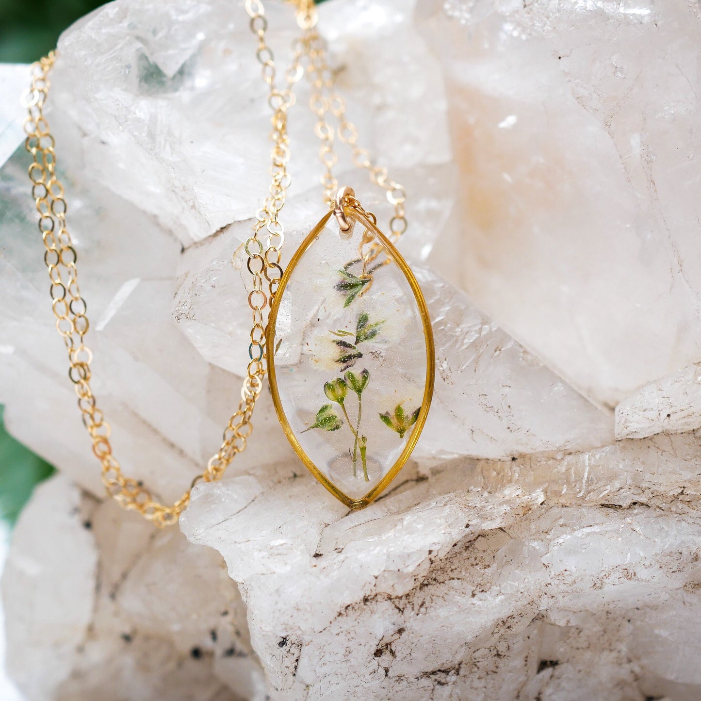 Tiny Babys Breath Necklace, Real flower necklace, Pressed flower jewelry, Bridal flower necklace, Botanical jewelry, gypsophila necklace