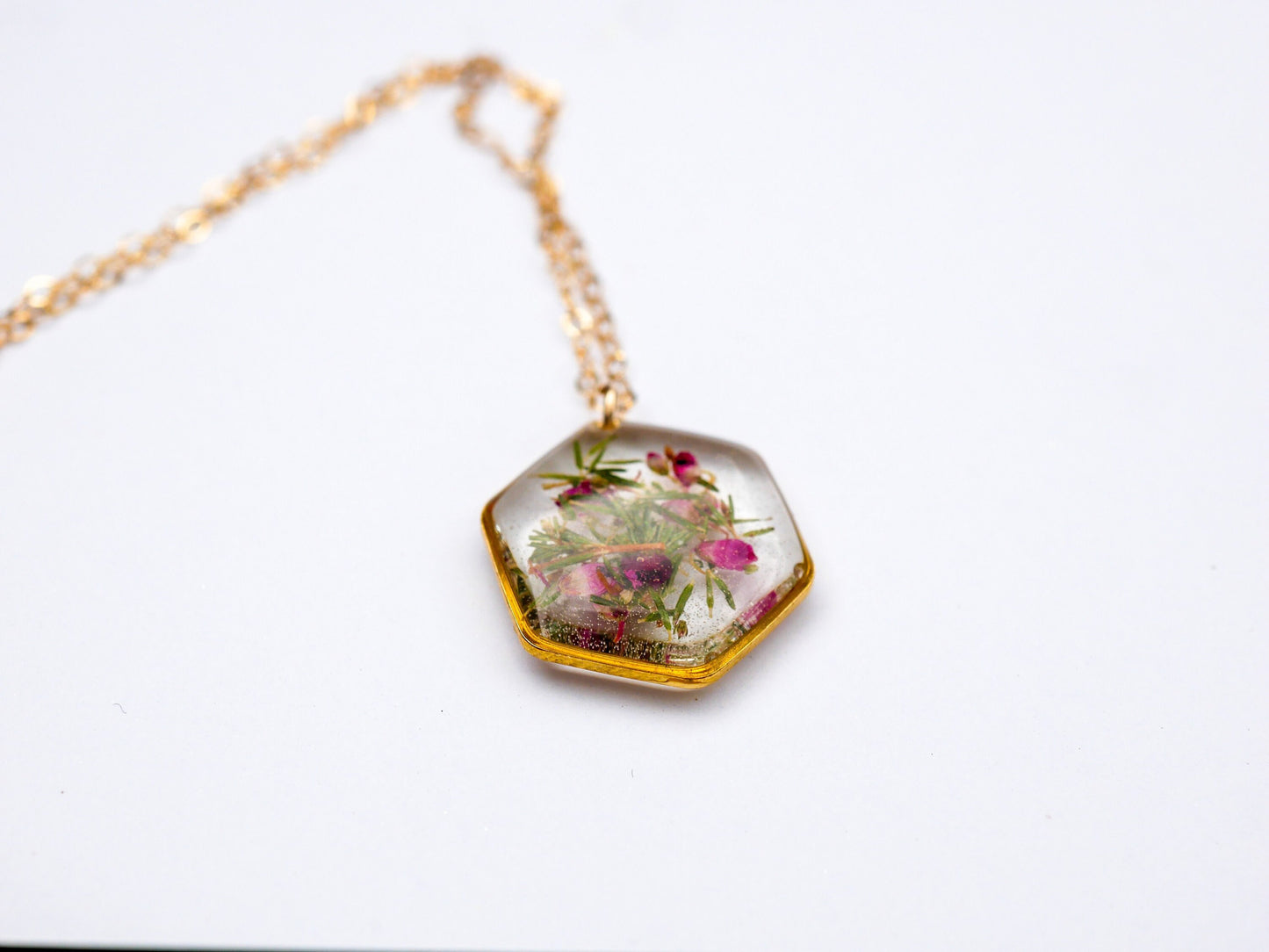 Pressed Heather dainty necklace, Flowers in resin, Botanical hexagon necklace, minimal flower, pressed flower jewelry