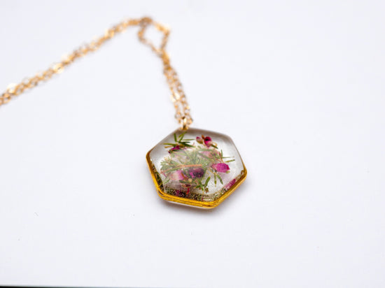 Pressed Heather dainty necklace, Flowers in resin, Botanical hexagon necklace, minimal flower, pressed flower jewelry