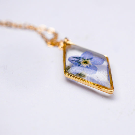 Forget me not necklace, dainty flower jewelry, myosotis necklace, pressed flower necklace, memorial flower jewelry