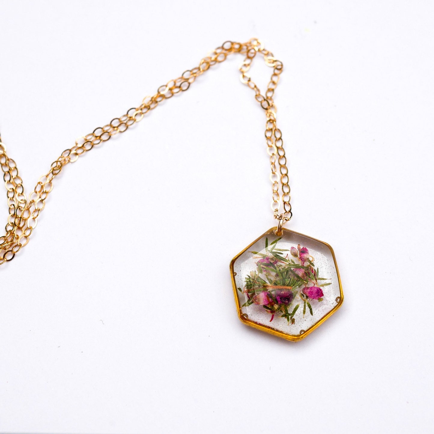 Pressed Heather dainty necklace, Flowers in resin, Botanical hexagon necklace, minimal flower, pressed flower jewelry