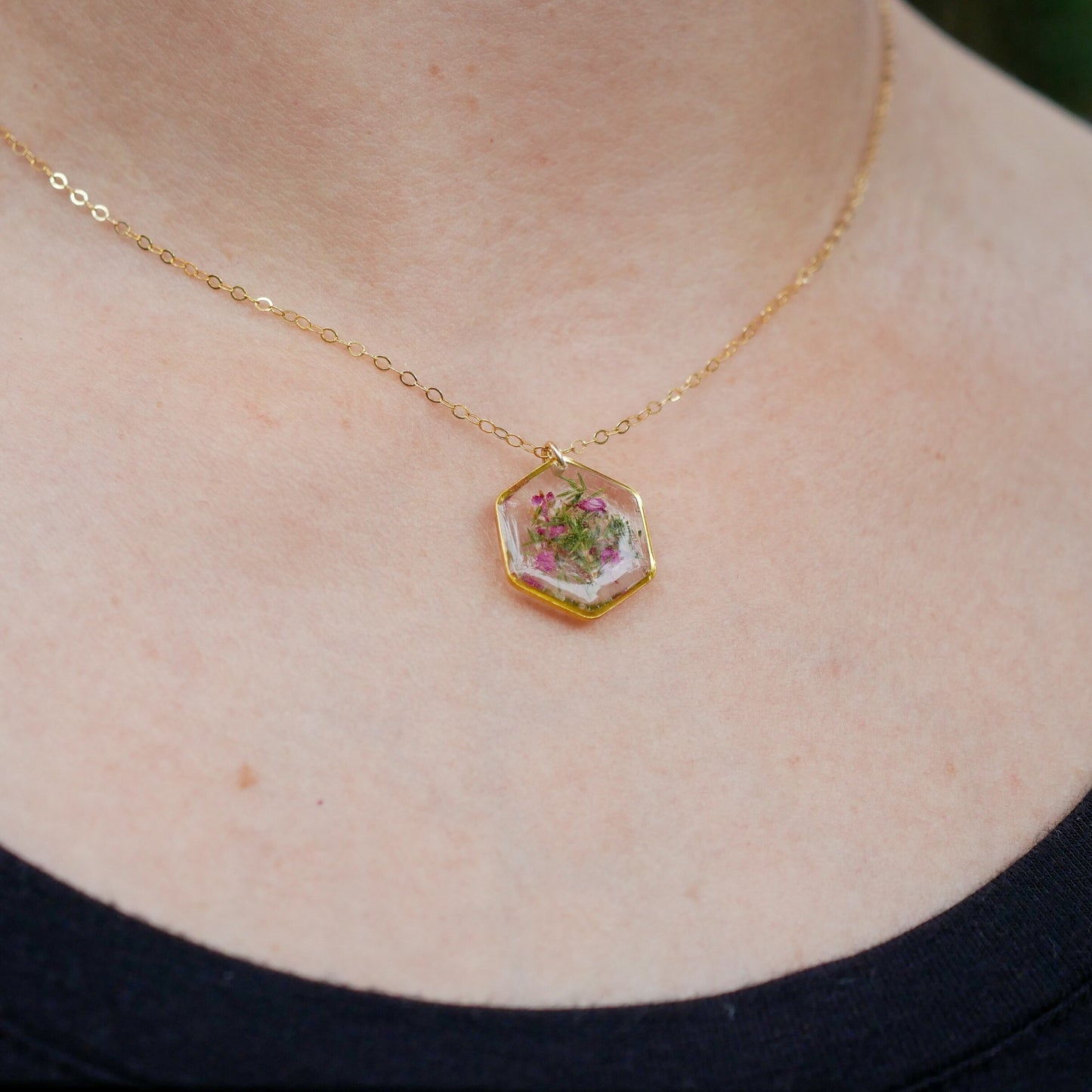 Pressed Heather dainty necklace, Flowers in resin, Botanical hexagon necklace, minimal flower, pressed flower jewelry