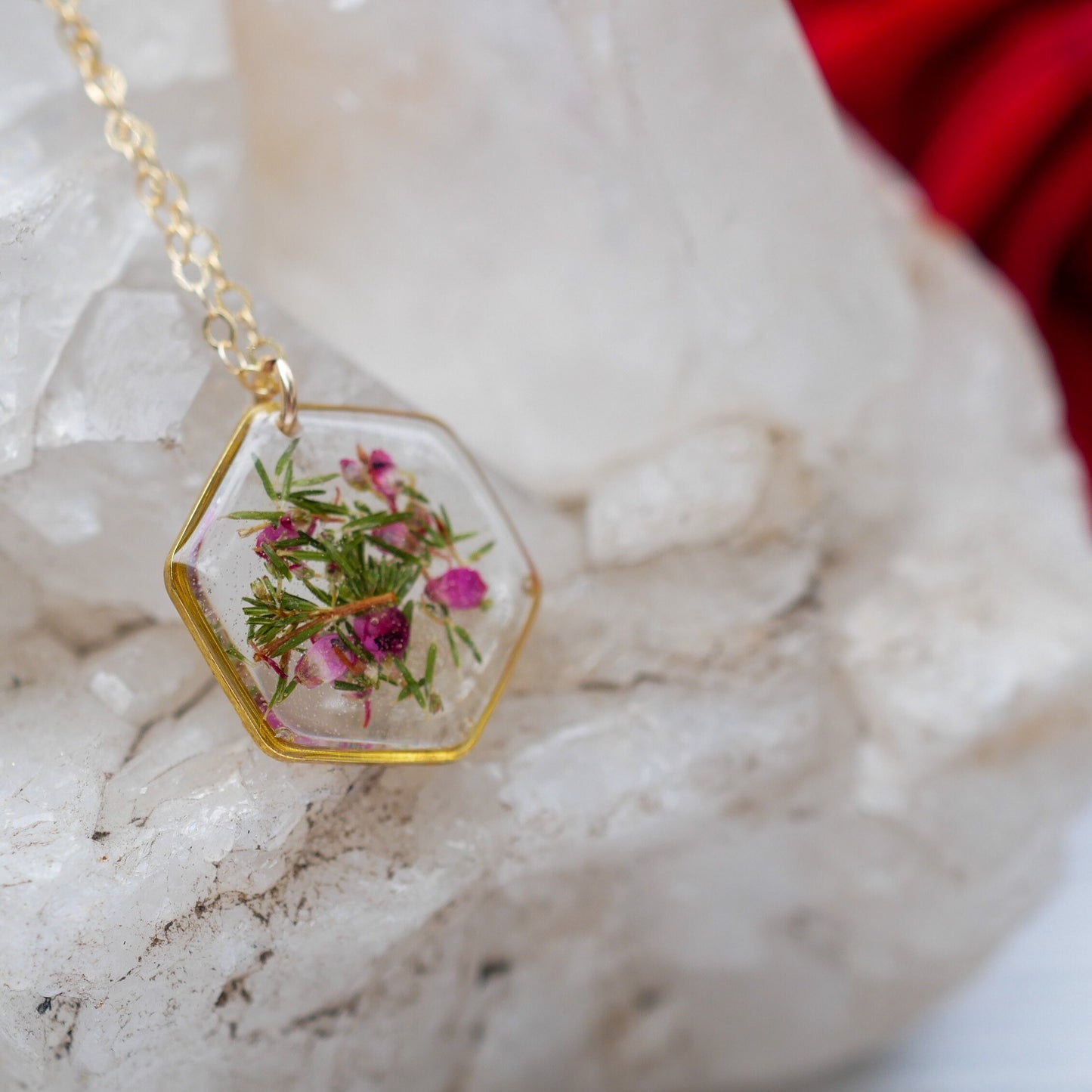 Pressed Heather dainty necklace, Flowers in resin, Botanical hexagon necklace, minimal flower, pressed flower jewelry