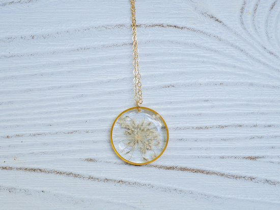 Queen Annes Lace necklace, Pressed flower jewelry, Wedding flower necklace, Dainty flower necklace, gold fill flower, botanical jewelry