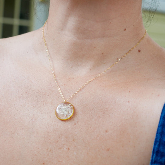 Queen Annes Lace necklace, Pressed flower jewelry, Wedding flower necklace, Dainty flower necklace, gold fill flower, botanical jewelry