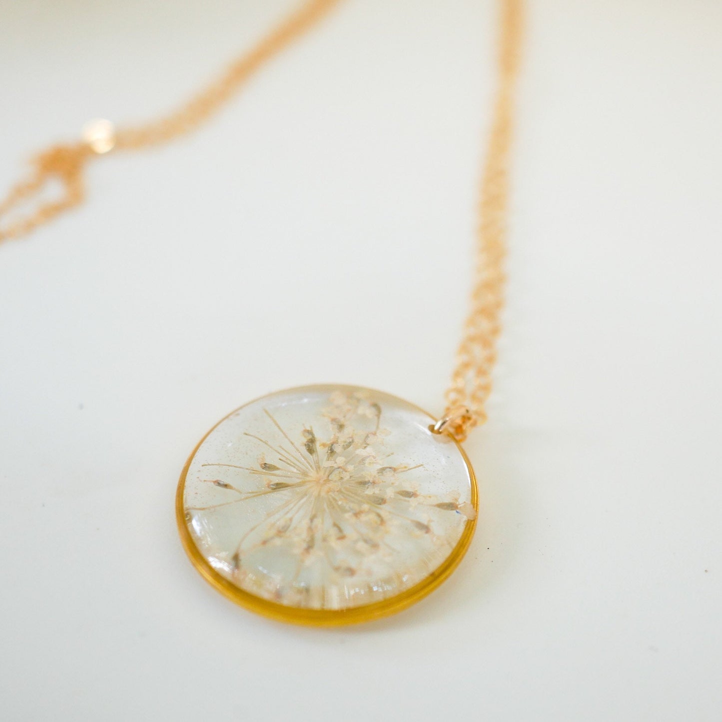 Queen Annes Lace necklace, Pressed flower jewelry, Wedding flower necklace, Dainty flower necklace, gold fill flower, botanical jewelry