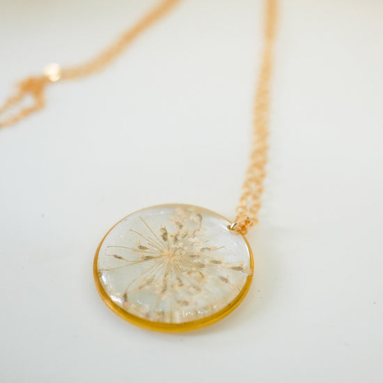 Queen Annes Lace necklace, Pressed flower jewelry, Wedding flower necklace, Dainty flower necklace, gold fill flower, botanical jewelry