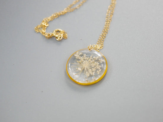 Queen Annes Lace necklace, Pressed flower jewelry, Wedding flower necklace, Dainty flower necklace, gold fill flower, botanical jewelry