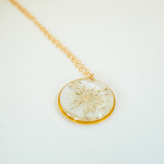Queen Annes Lace necklace, Pressed flower jewelry, Wedding flower necklace, Dainty flower necklace, gold fill flower, botanical jewelry