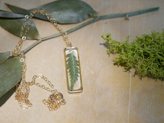Dainty pressed Fern Leaf Necklace, Vertical Bar Necklace, Pressed fern jewelry, ellipse necklace, nature gift, terrarium necklace