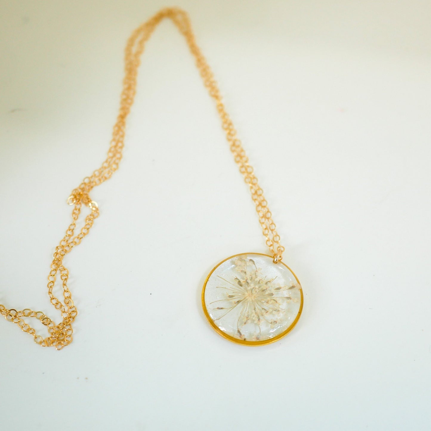 Queen Annes Lace necklace, Pressed flower jewelry, Wedding flower necklace, Dainty flower necklace, gold fill flower, botanical jewelry