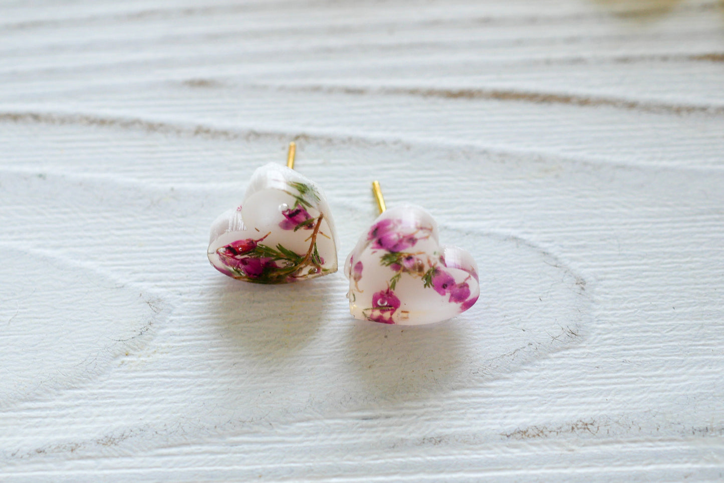 Pressed flower heart stud earrings, heather flower earrings, botanical studs, valentines