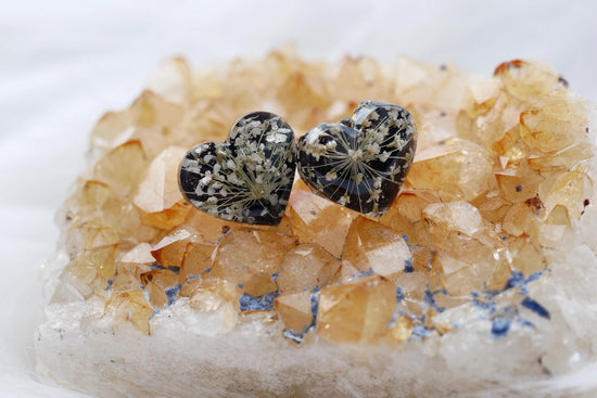 Pressed flower heart stud earrings, queen annes lace  flower earrings, botanical studs, black and white stud earrings