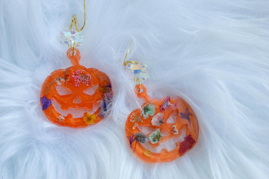 Pressed flower Halloween pumpkin earrings