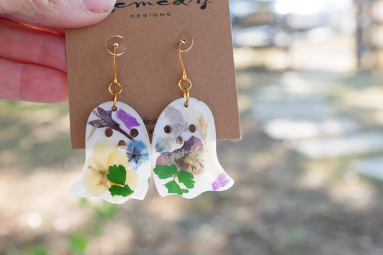 Pressed flower Halloween ghost earrings