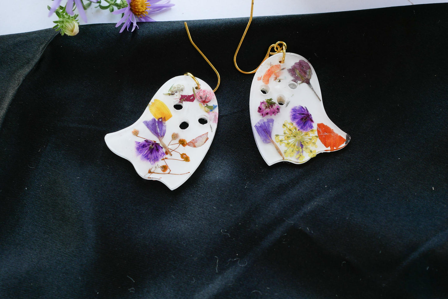 Pressed flower Halloween ghost earrings