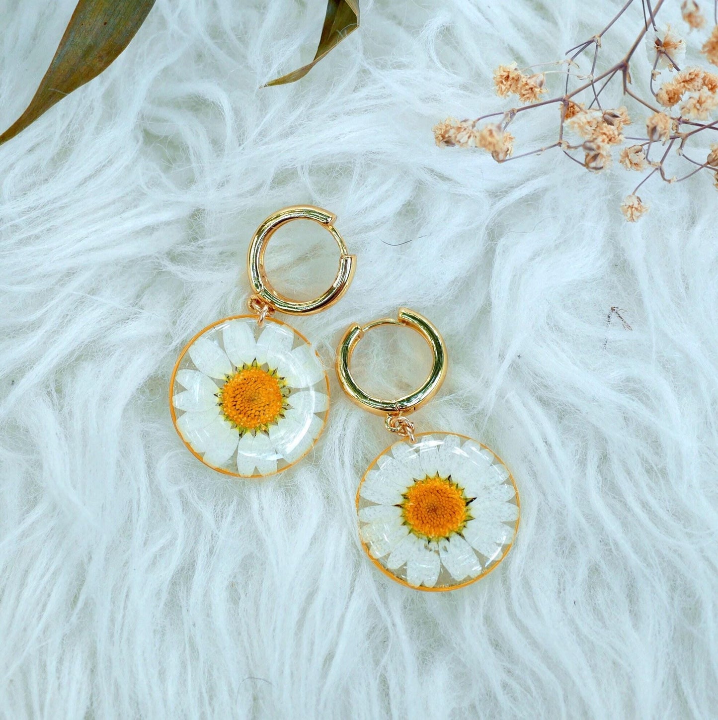 Pressed flower daisy earrings, real flowers,  hoop earrings,  terrarium earrings, real flower jewelry, botanical hoops