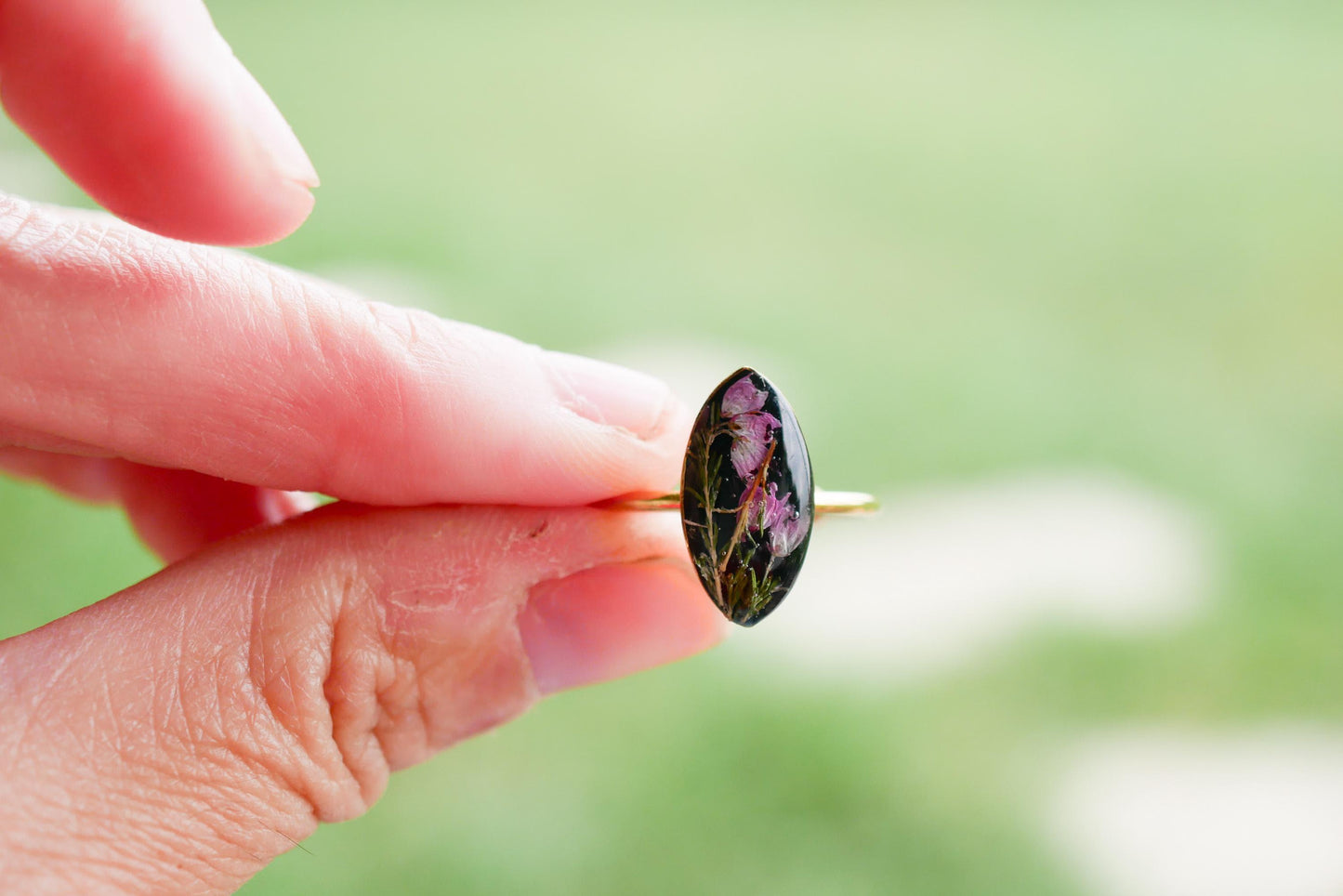 Nature-inspired pressed heather ring – adjustable stainless steel band