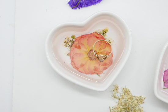 Pressed Rose Heart Ring Dish – Ceramic Trinket Dish | Resin Floral Jewelry Holder | Romantic Valentine’s Gift