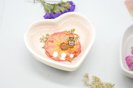 Pressed Rose Heart Ring Dish – Ceramic Trinket Dish | Resin Floral Jewelry Holder | Romantic Valentine’s Gift