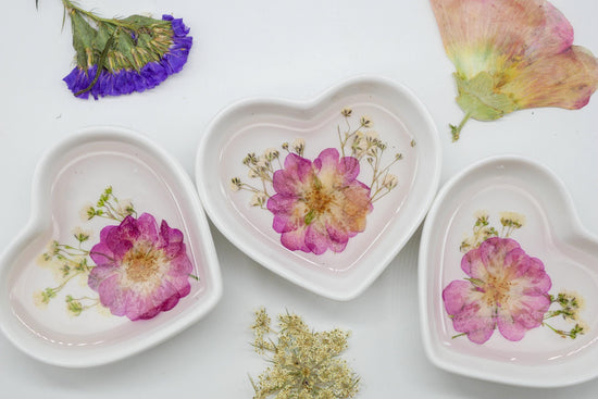 Pressed Rose Heart Ring Dish – Ceramic Trinket Dish | Resin Floral Jewelry Holder | Romantic Valentine’s Gift