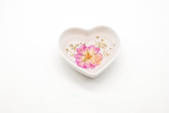 Pressed Rose Heart Ring Dish – Ceramic Trinket Dish | Resin Floral Jewelry Holder | Romantic Valentine’s Gift