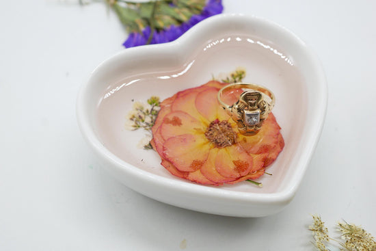 Pressed Rose Heart Ring Dish – Ceramic Trinket Dish | Resin Floral Jewelry Holder | Romantic Valentine’s Gift