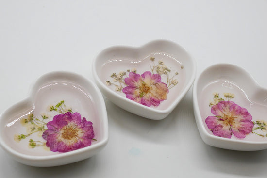 Pressed Rose Heart Ring Dish – Ceramic Trinket Dish | Resin Floral Jewelry Holder | Romantic Valentine’s Gift