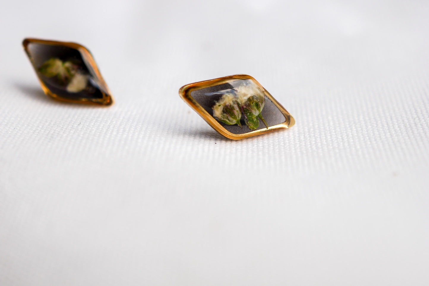 Tiny Baby’s Breath Stud Earrings – Black & White Resin Earrings – Diamond-Shaped Floral Studs – Gold or Silver – Hypoallergenic Gift for Her