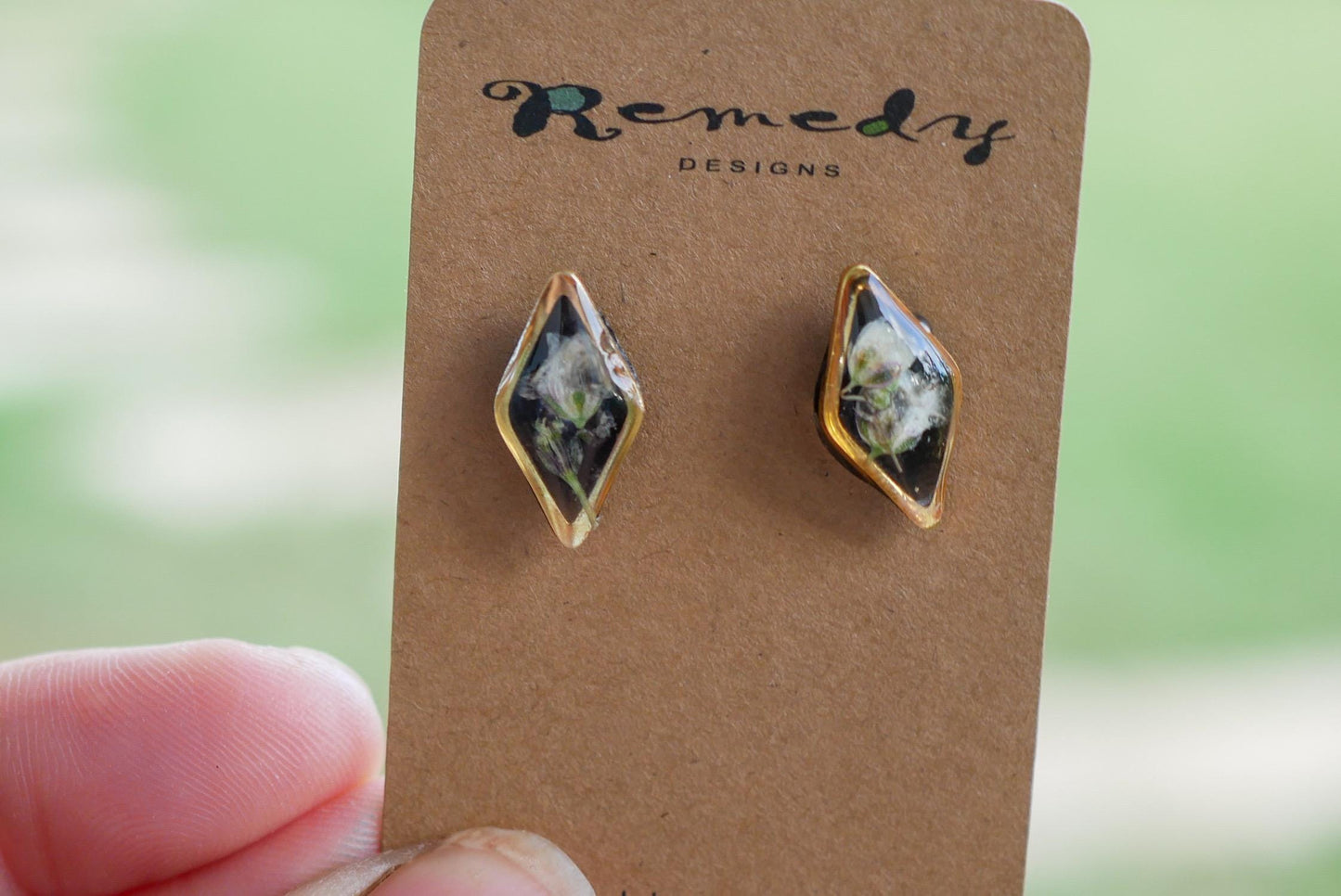 Tiny Baby’s Breath Stud Earrings – Black & White Resin Earrings – Diamond-Shaped Floral Studs – Gold or Silver – Hypoallergenic Gift for Her