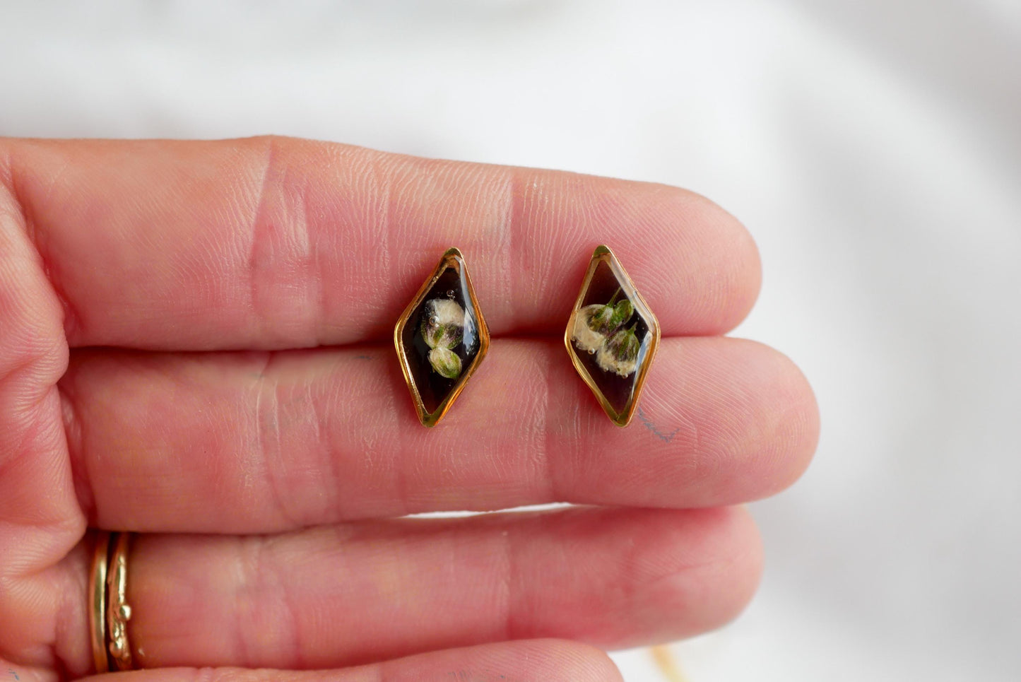 Tiny Baby’s Breath Stud Earrings – Black & White Resin Earrings – Diamond-Shaped Floral Studs – Gold or Silver – Hypoallergenic Gift for Her