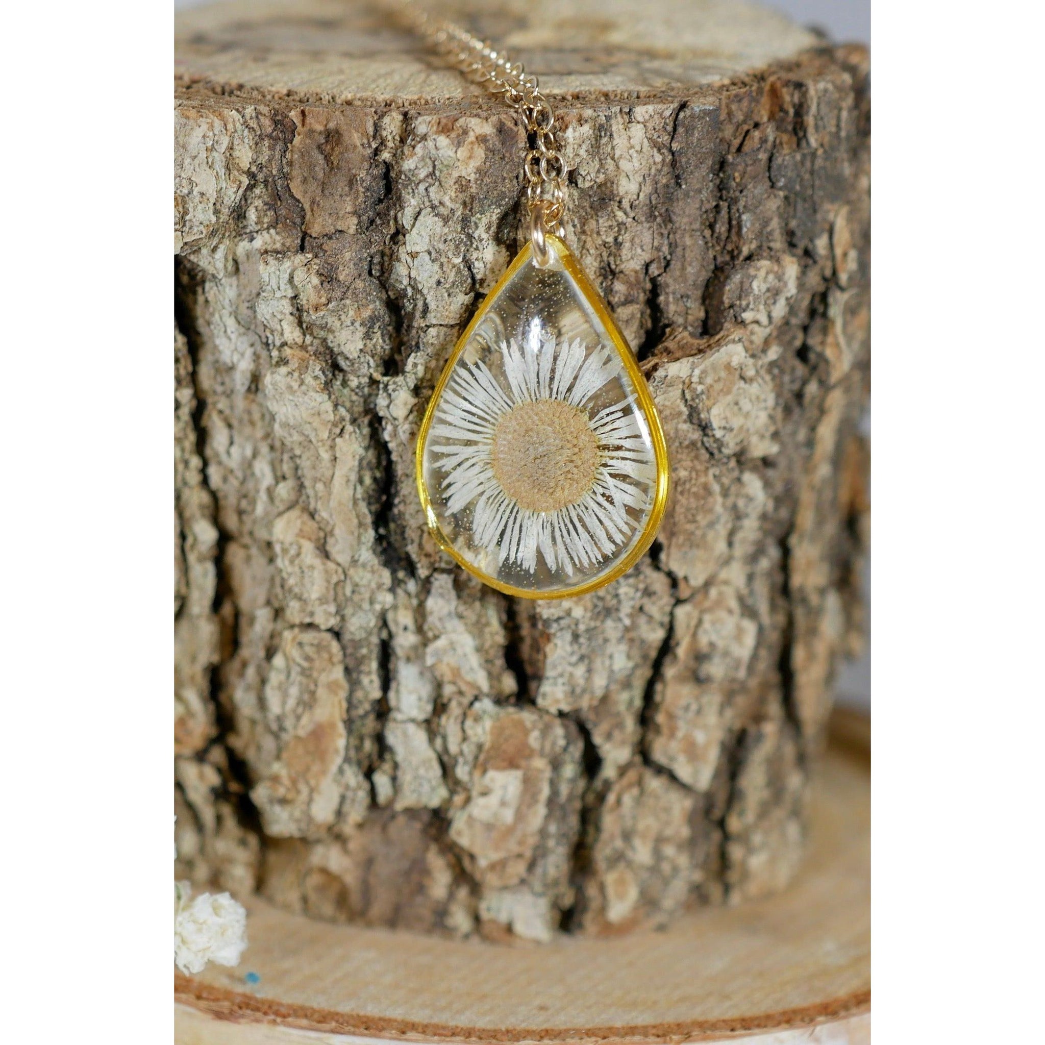 Tiny daisy Teardrop Necklace