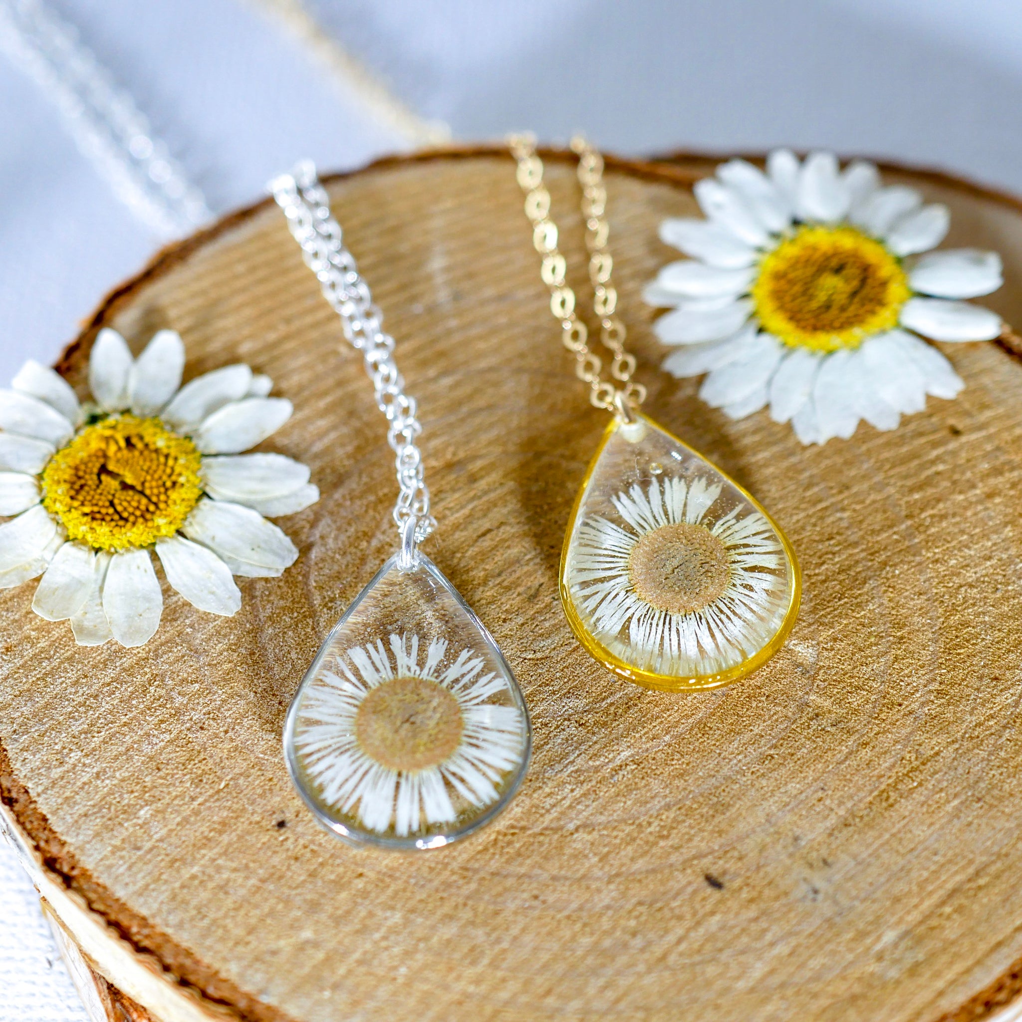 Tiny daisy Teardrop Necklace