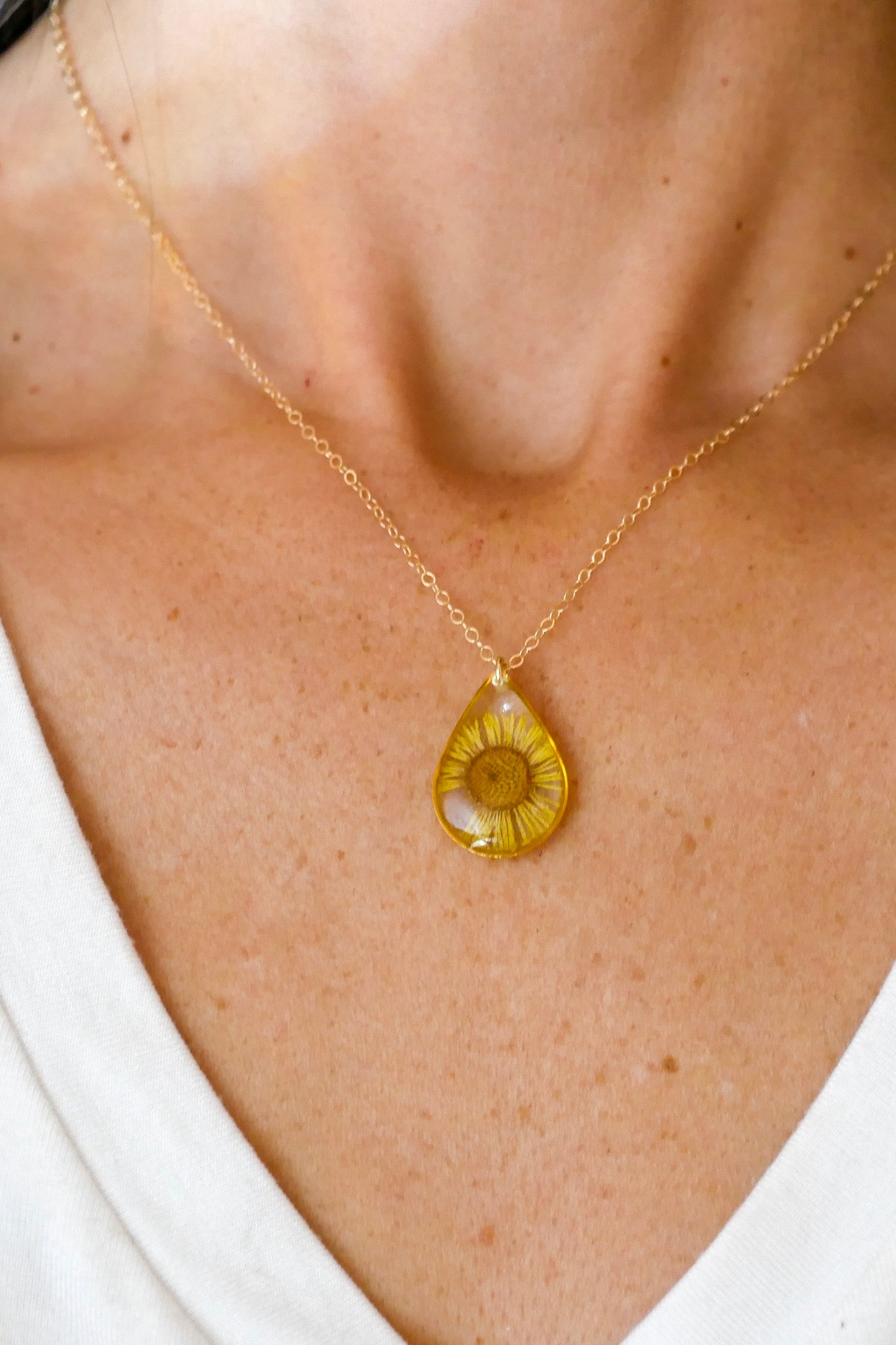 Load image into Gallery viewer, Yellow English Daisy Teardrop Necklace
