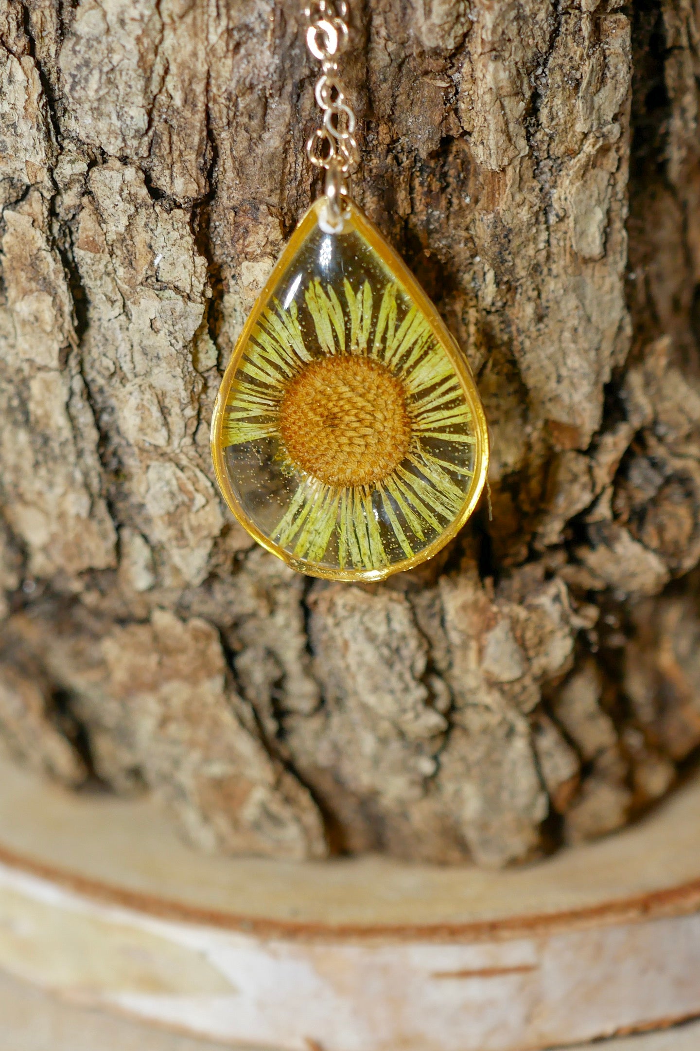 Load image into Gallery viewer, Yellow English Daisy Teardrop Necklace
